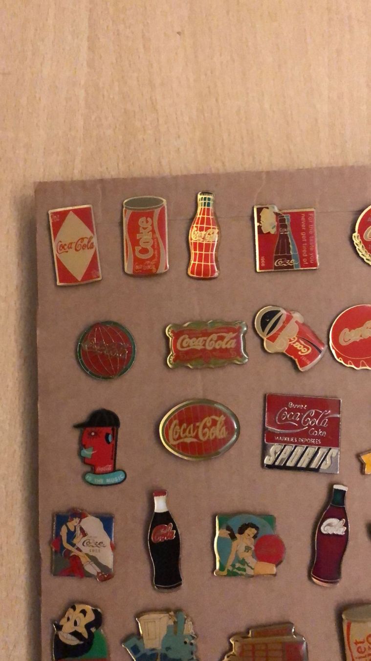 Coca-Cola Placchette & Badge: Vends 32 pins coca – Usato da Corpataux venduto da pfi_27t6 2