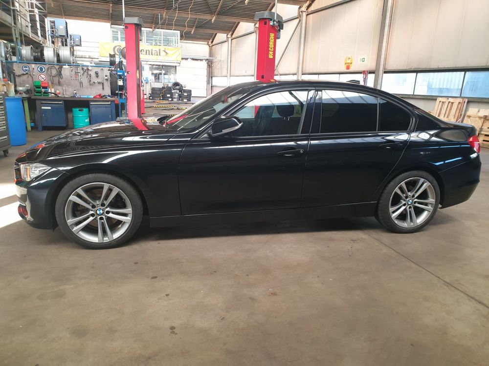 BMW 328i F30