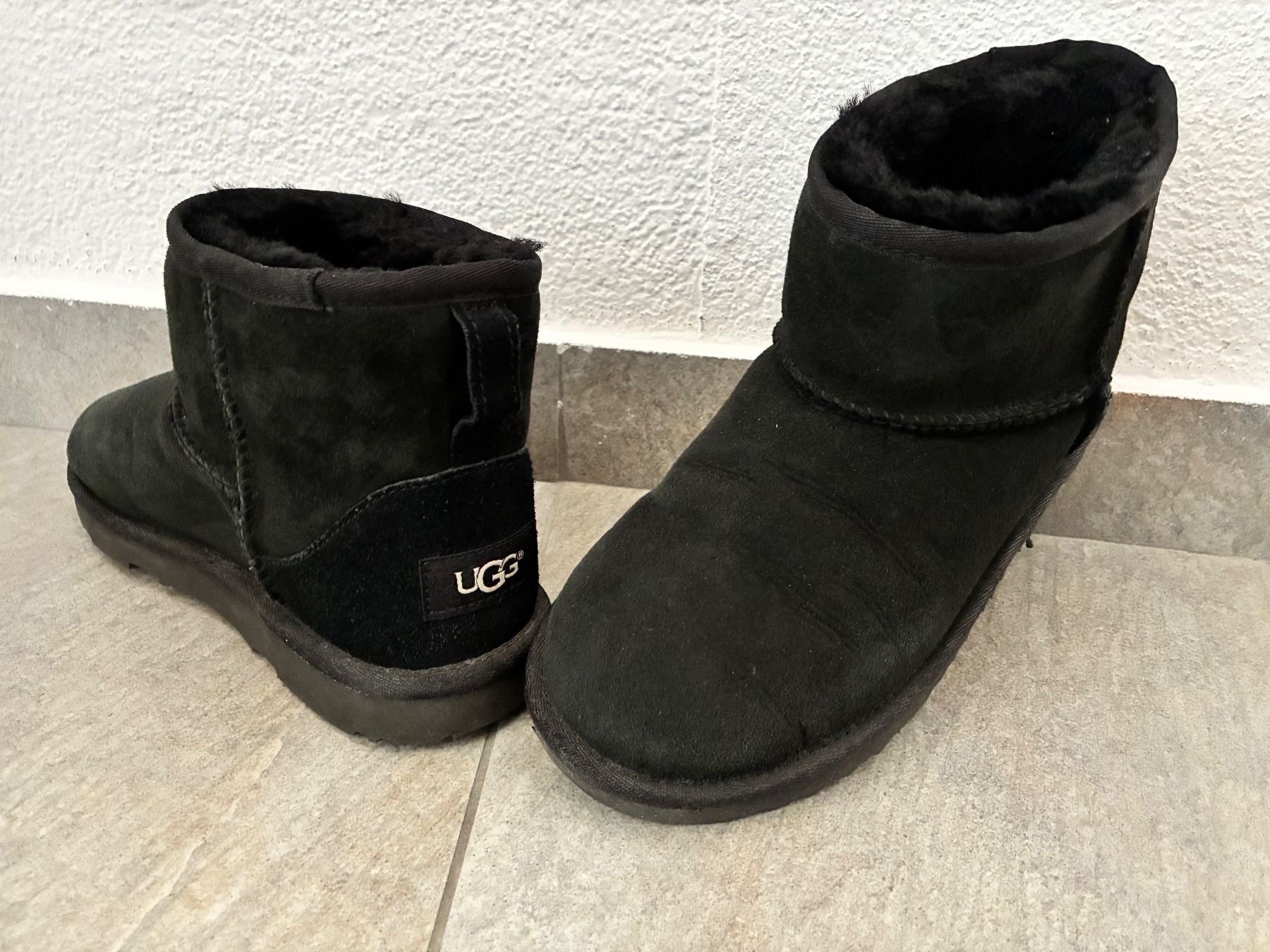 Ugg Scarpe da uomo: UGG Boots Gr. 34 schwarz – Usato da Baden venduto da usewhatyouhave