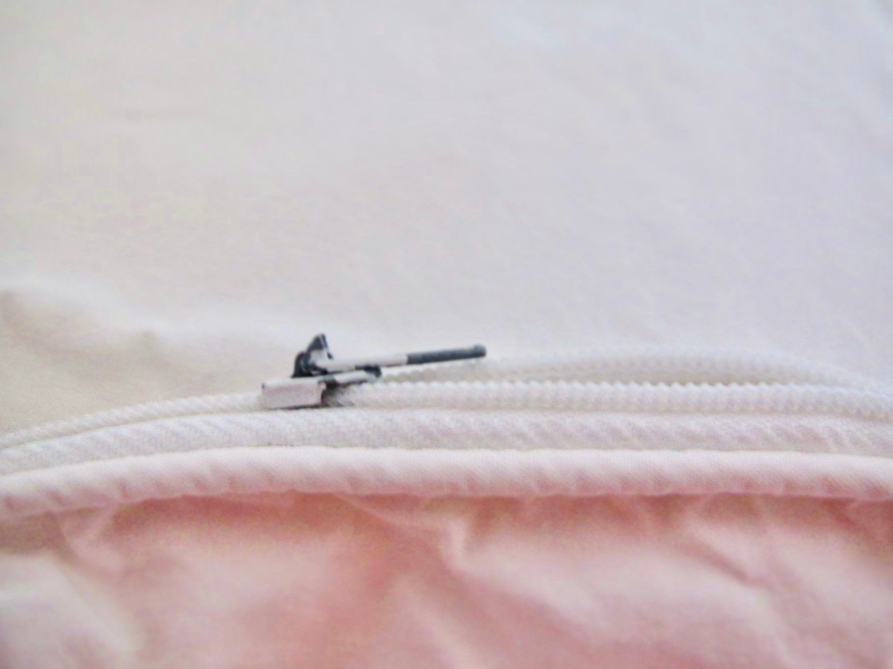 Biancheria da letto: 4 HOUSSES DE PROTECTION POUR COUSSIN – Usato da Murten venduto da Selliot 1
