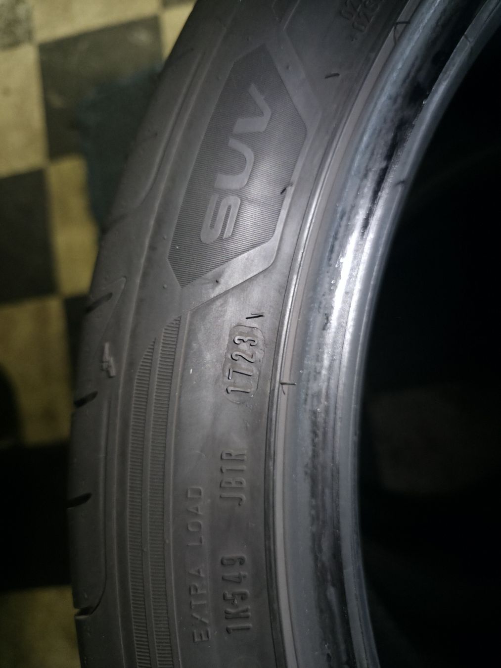 Altro in Scrittura & Disegno: 275/40 R21 – Usato da Vuadens venduto da autosolutionsvuadens 2