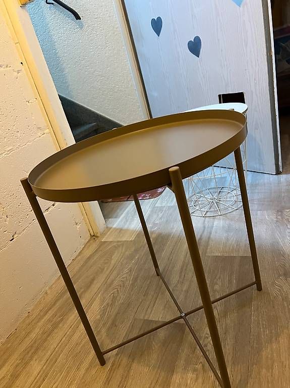 Tavoli: Beistelltisch Ikea Beige – Usato da Solothurn venduto da Jasminxara 1