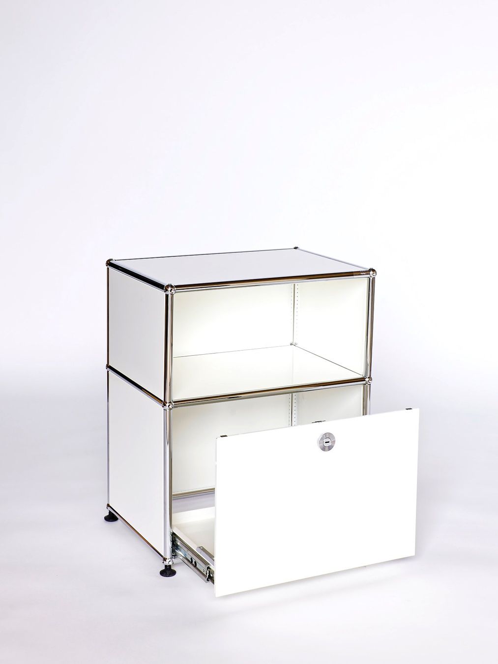 USM Commodes: USM Möbel, reinweiss, Ausstellungsmodel – D'occasion à Lenzburg par Buerokonz