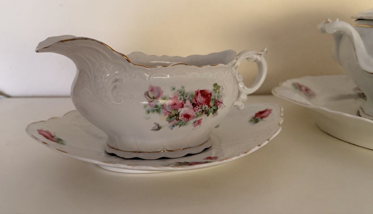 Services de table: Suppenterrine und Saucier mit Untersetzer Rosenmuster – D'occasion à Richterswil par giacometti222 3