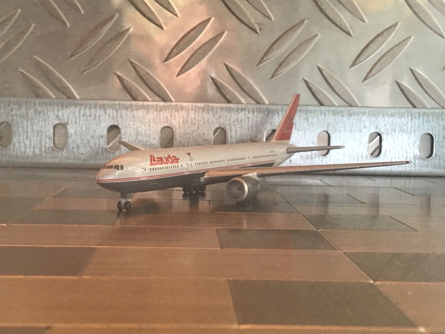 Herpa Kit di modellismo & Modellini statici: HERPA BOEING 777-200IGW – Usato da Männedorf venduto da Spezial-Modelle
