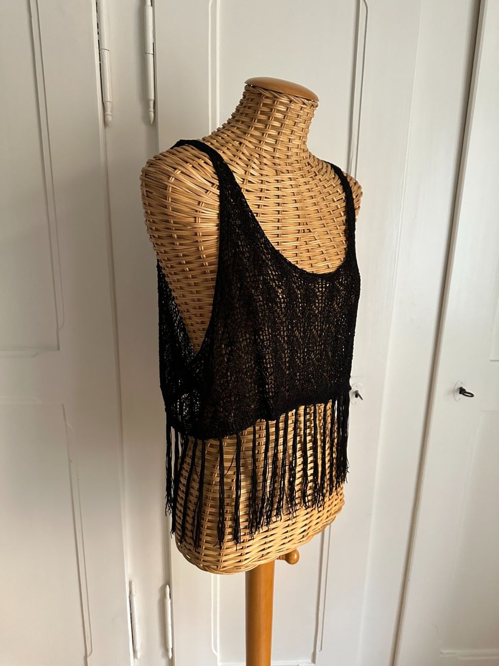 Top: FOREVER 21 - Hippie Boho Fransen-Top schwarz S – Usato da Zürich venduto da Diazaio 1