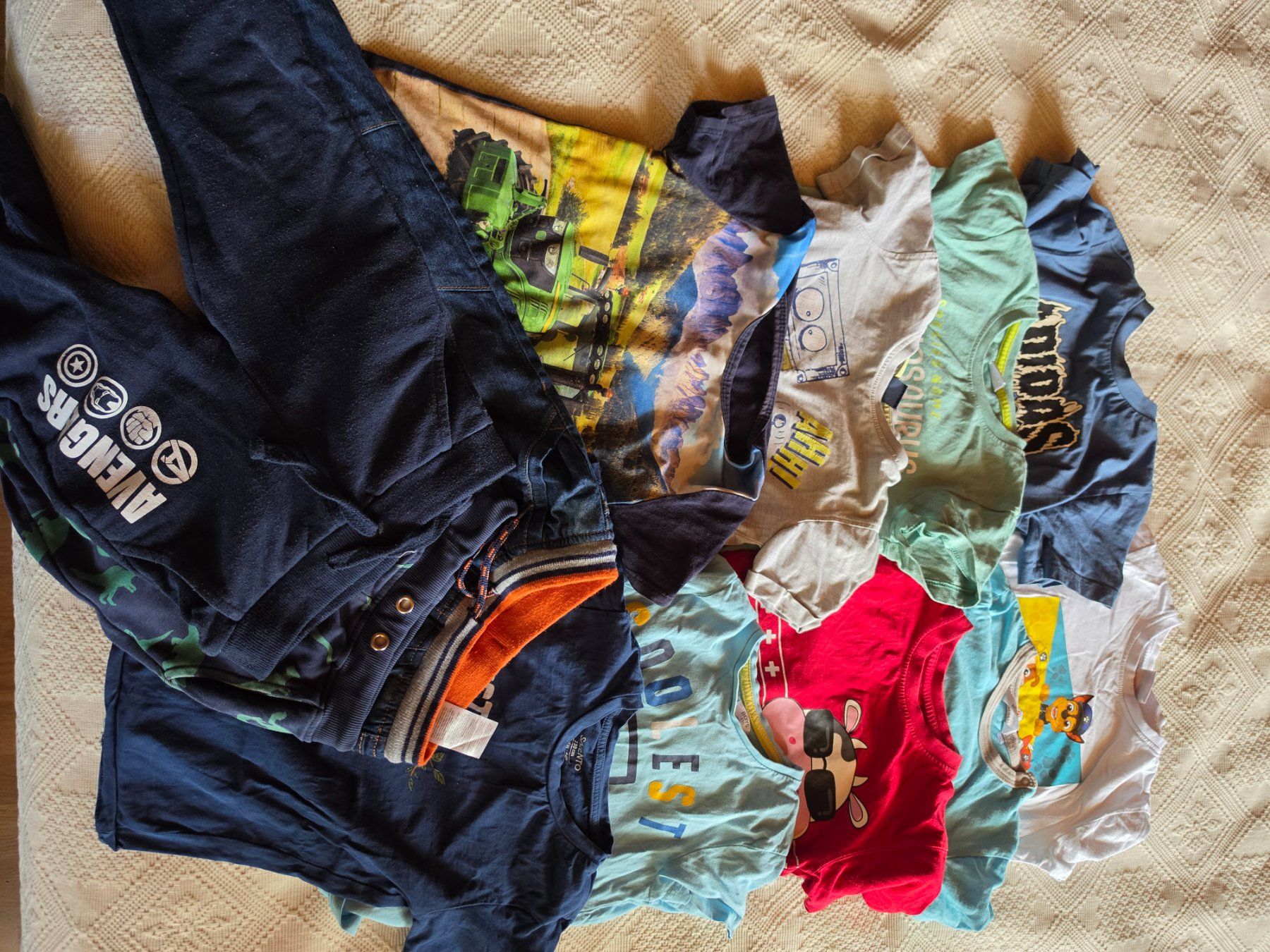 Lotti & Set di vestiti: Tshirt + hose 110 – Usato da Kienberg venduto da kajat