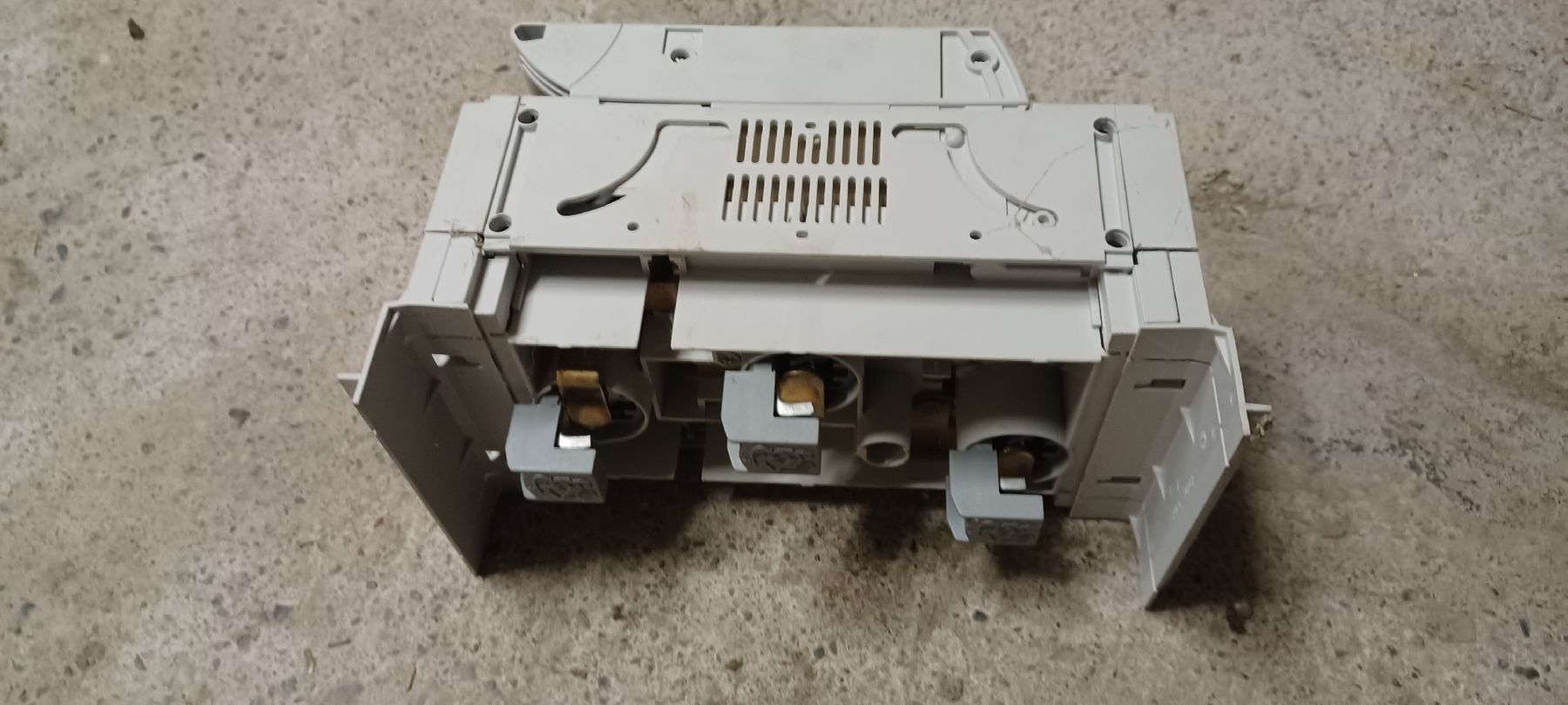 Hager Alimentation électrique: HAGER NH Trenner – D'occasion à Lommis par Mondeo63070 2