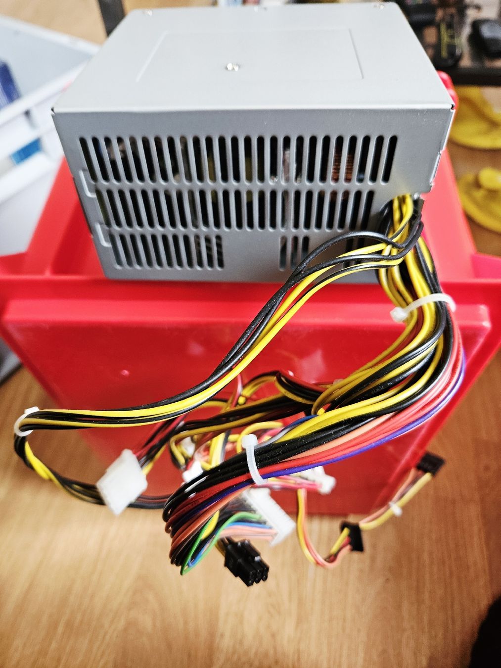 Componenti elettronici: Delta Electronics Netzteil DPS-350 Watt. Top zustand. – Usato da Neftenbach venduto da Wummwila 2