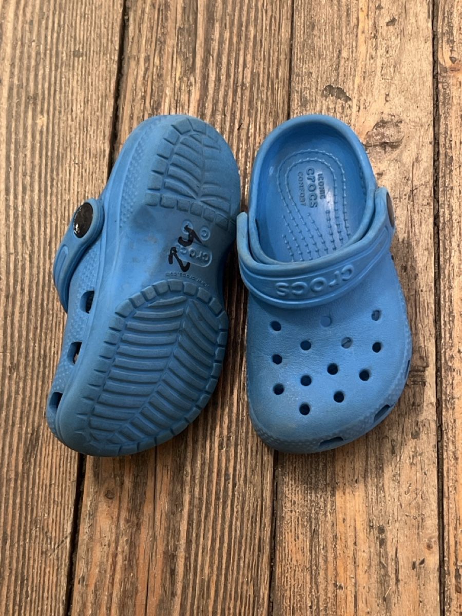 Crocs Schuhe für Jungen: Blaue Crocs Gr. 24 – Gebraucht aus Zürich von HeliK 1