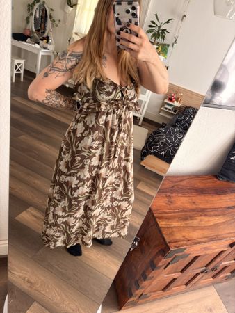 Kleid Blumenmuster braun Grösse S mit Etikett