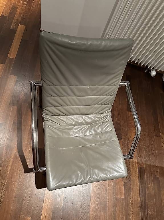 Poltrone: 80er Design Sessel Graugrün Leder Chromstahl  – Usato da Basel venduto da ninenintynine 1