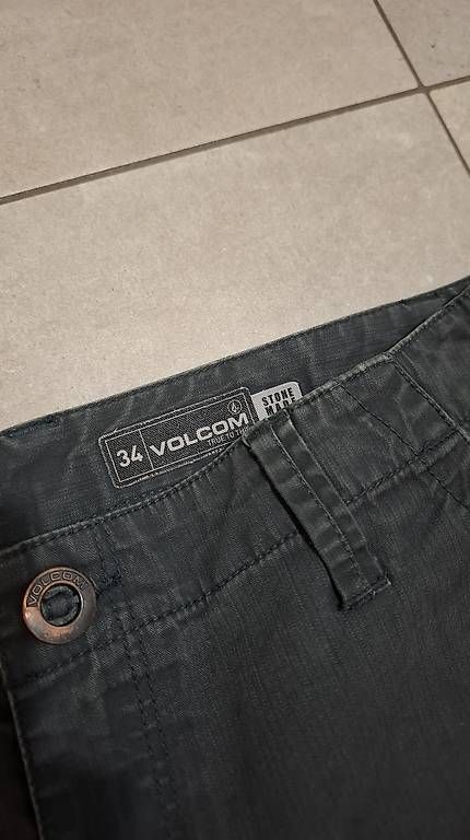 Pantaloni: Pantalon cargo gris/vert taille 34 – Usato da Essertes venduto da ast_mk5t 1