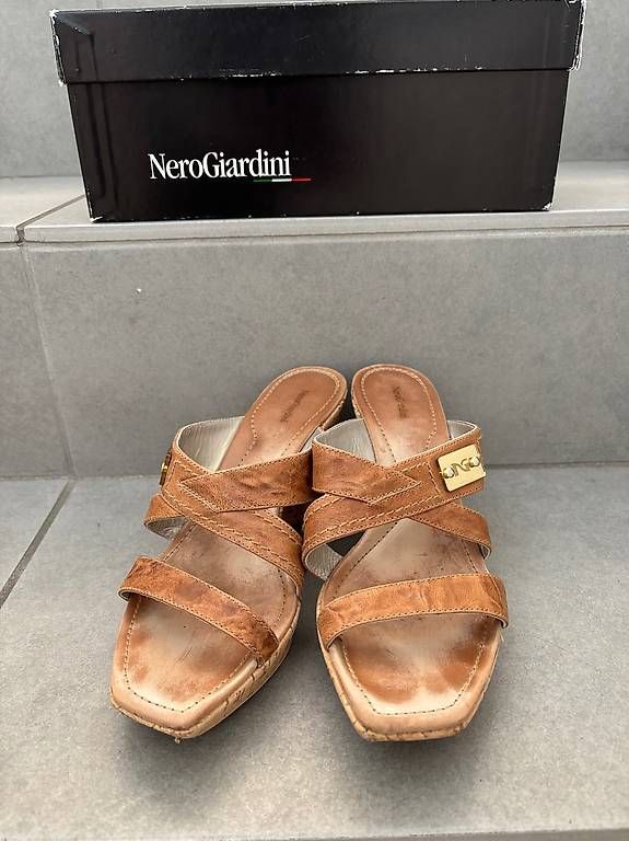 Damenschuhe: Mules cuir/liege Nero Giardini  39 – Gebraucht aus Confignon von MVAR 4