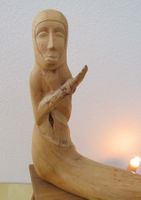 handgeschnitzte Figur aus Holz