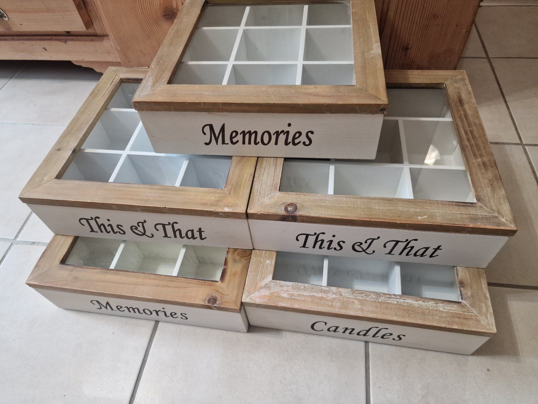 Articoli in legno: 5 Holzkästchen, Teebox mit Glasdeckel und Fächern neuwertig – Usato da St. Margrethen SG venduto da Goldig