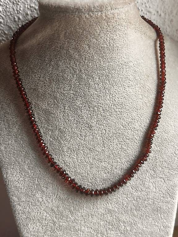 Catenine: Steinkette dunkelrot (45cm) – Usato da Basel venduto da bellespirit