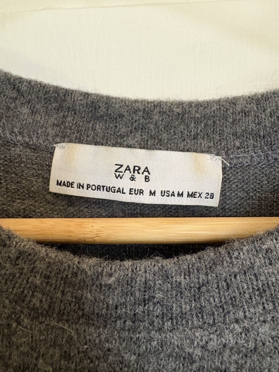 Zara Top: Pull gris avec inscription Zara  – Usato da Genève venduto da Bouux 1