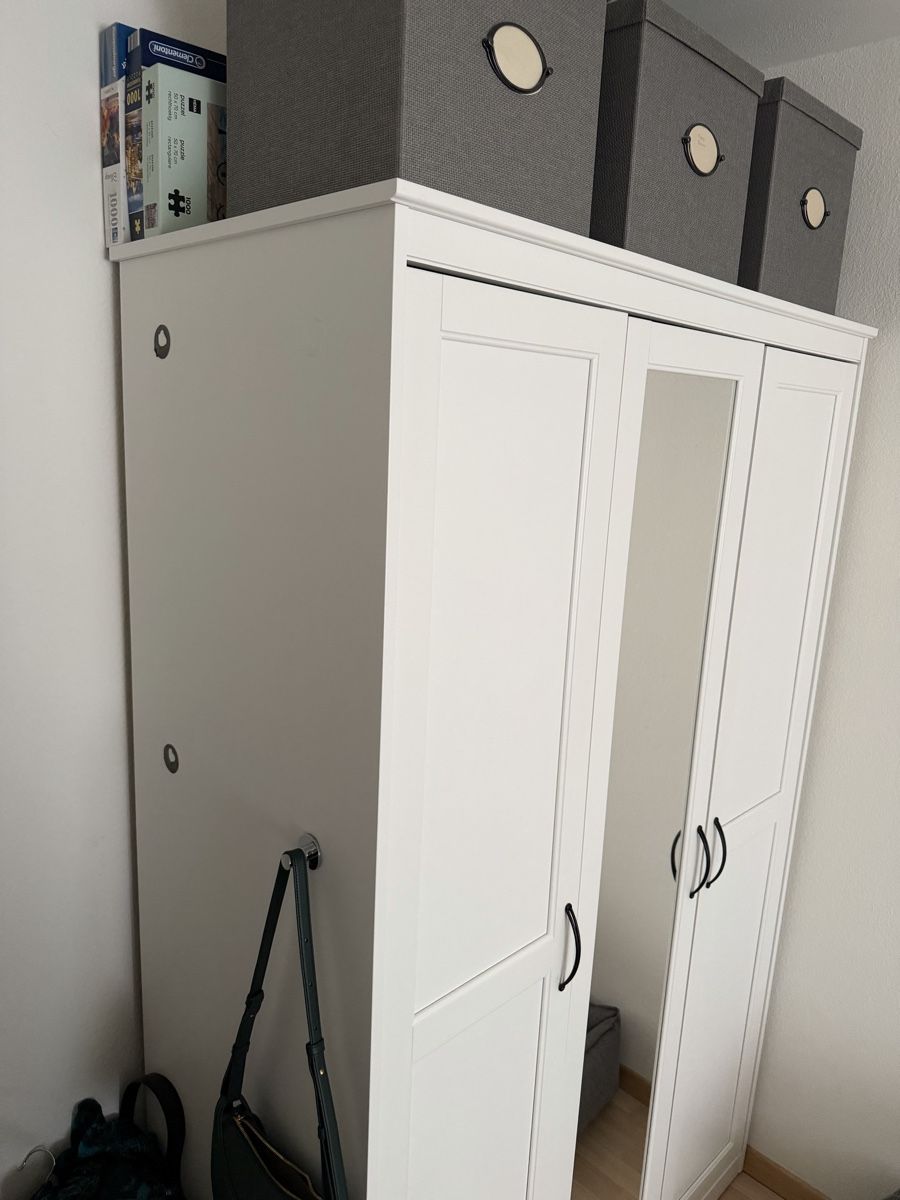 Ikea Armadi: Songesand Kleiderschrank – Usato da Thalwil venduto da Artii101 1