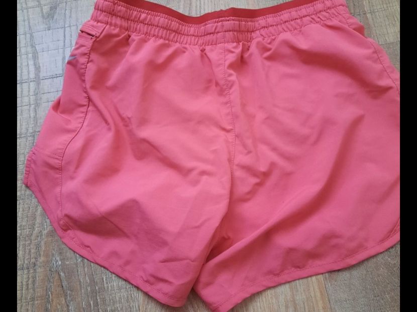 Nike Pantaloni: Laufshort Nike rosa XS – Usato da Zürich venduto da dil_mdn7 2