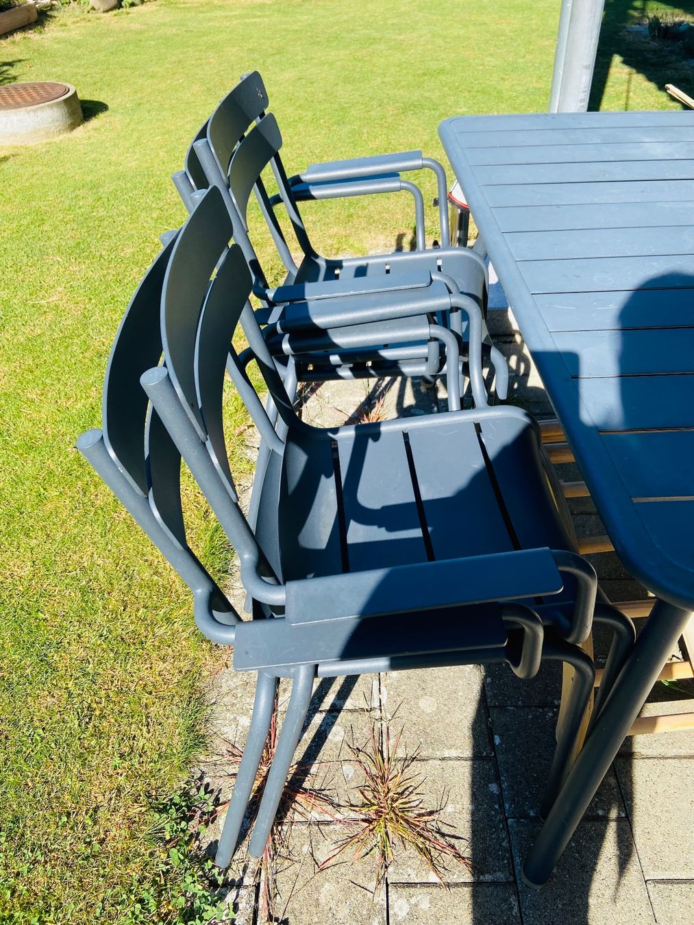 Fermob Tables: Gartentisch und 4 Stühlen, Fermob – D'occasion à Feuerthalen par cor_l7lj 3