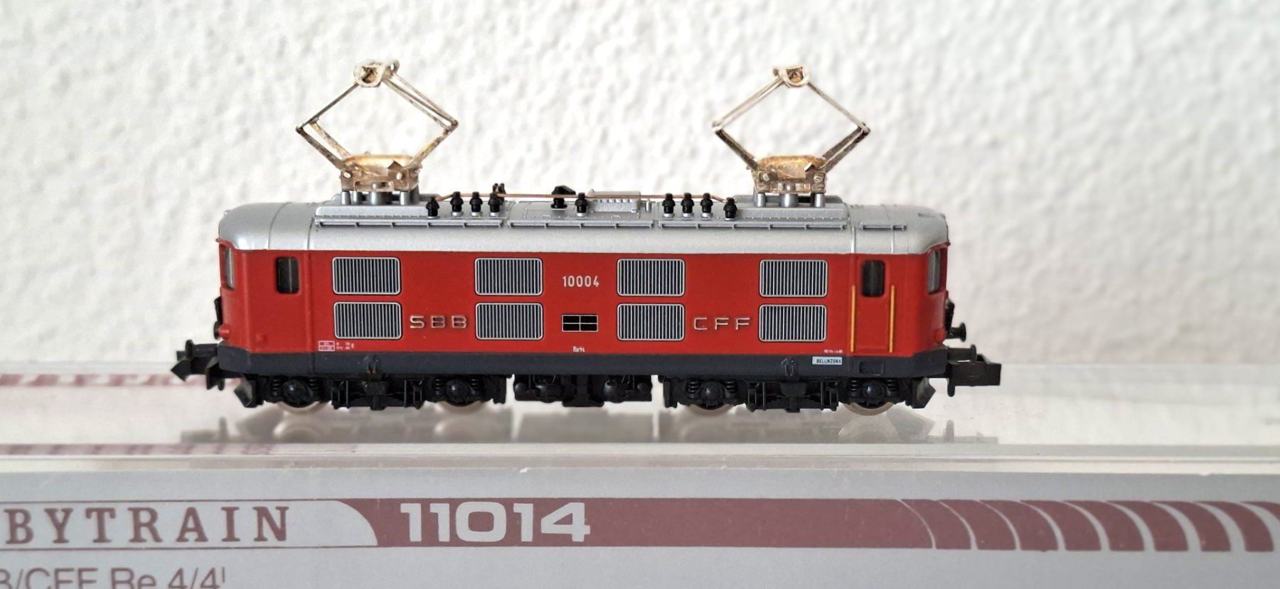 Hobbytrain Modellini di ferrovie: Hobbytrain Re 4/4 I SBB Lok 10004 – Nuovo (secondo la descrizione) da Biberist venduto da Ntrains