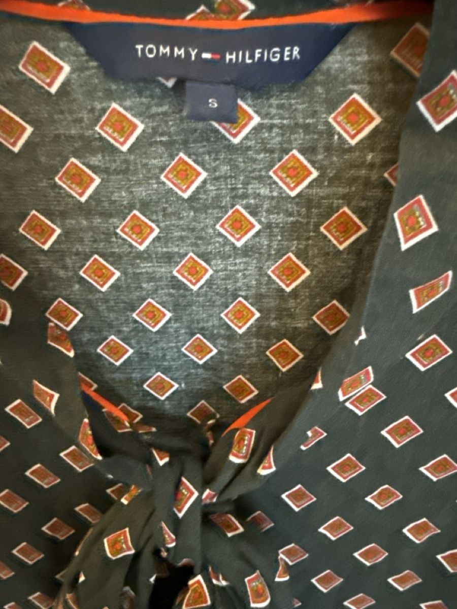 Tommy Hilfiger Blusen: Bluse Tommy Hilfiger mit Schleife Grösse S  – Gebraucht aus Zollikerberg von juneja79 2