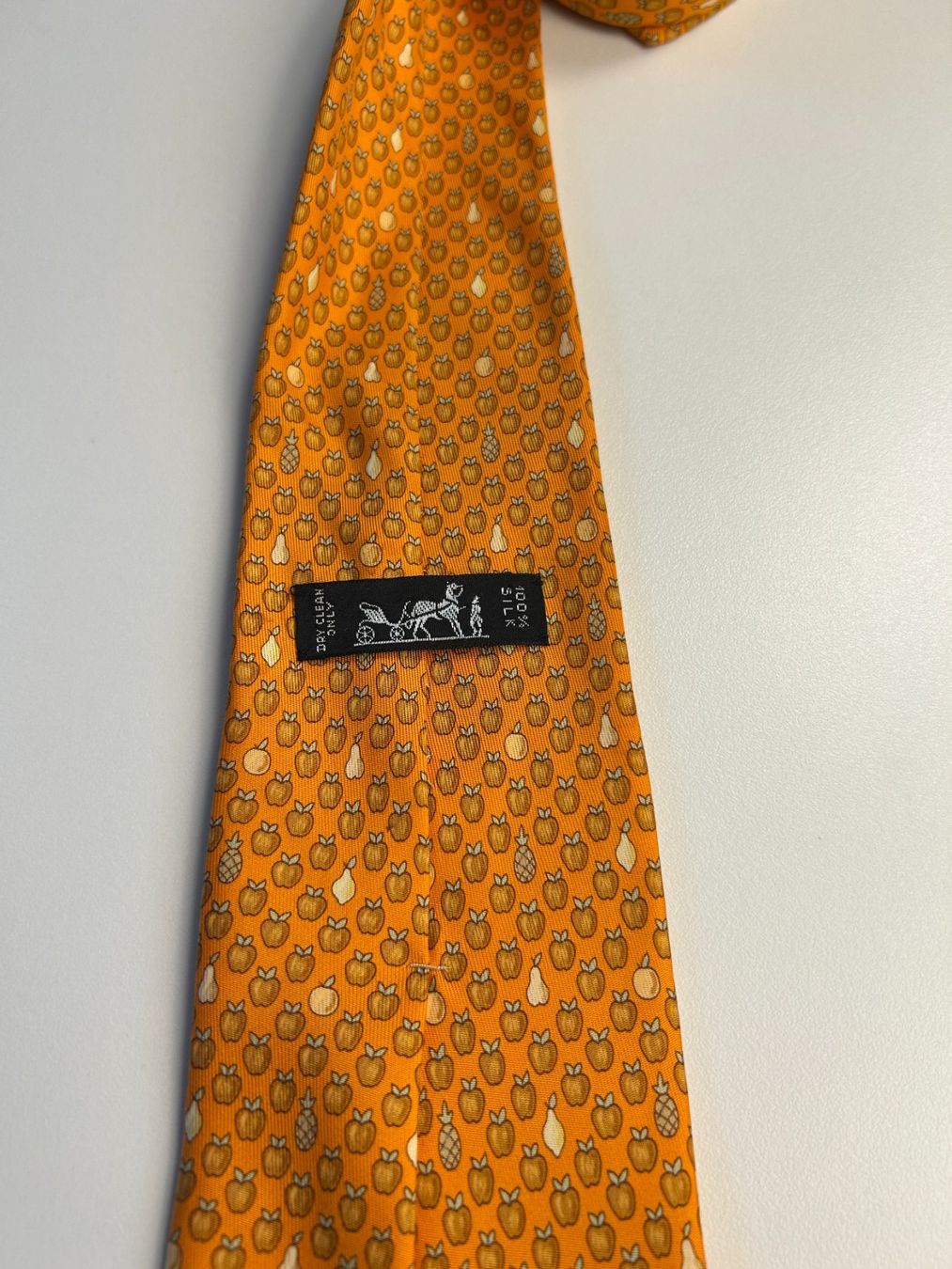 Hermès Cravates: Hermès Früchte Krawatte – Neuf (Voir description) à Bern par kurtikobolt74 2