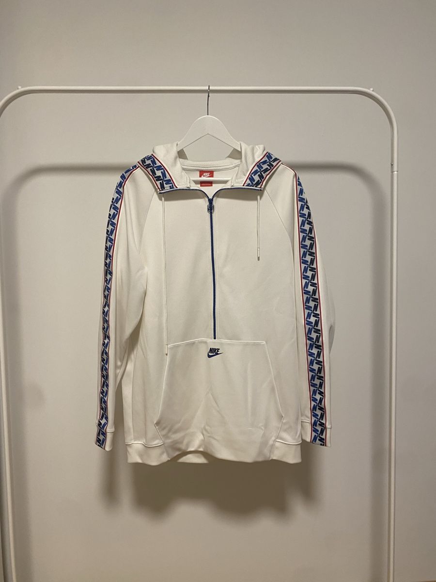 Nike Pulls & Sweat-shirts: Nike Hoodie Size S – D'occasion à Brüttisellen par xe_m