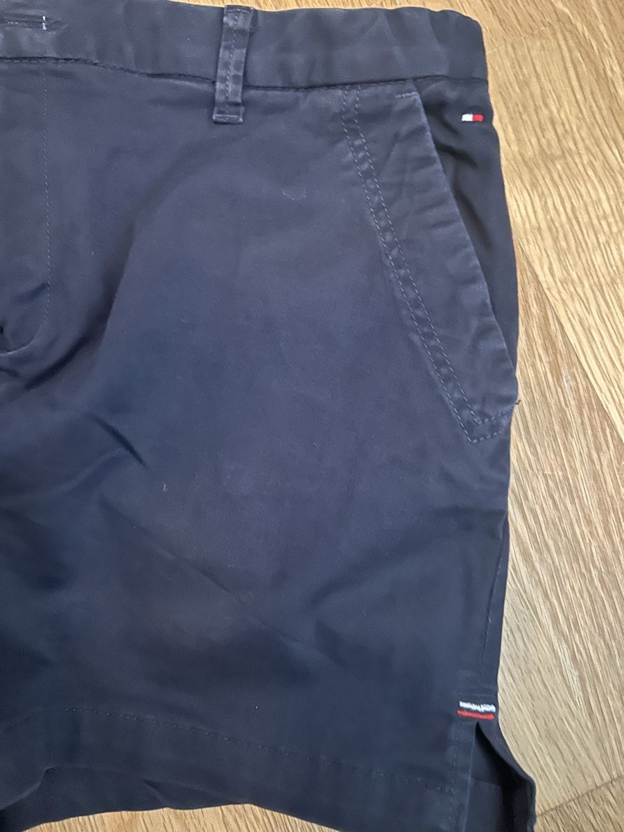 Tommy Hilfiger Pantaloni: Short en tissu Tommy Hilfiger – Usato da Daillens venduto da guisepa 1