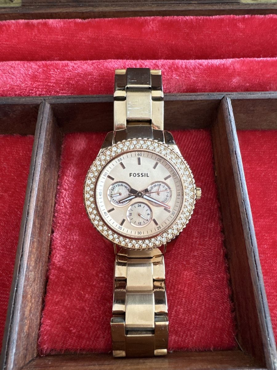 Fossil Orologi: Fossil Damenuhr, Gold, mit Steinen – Usato da Neftenbach venduto da fab_7vh9