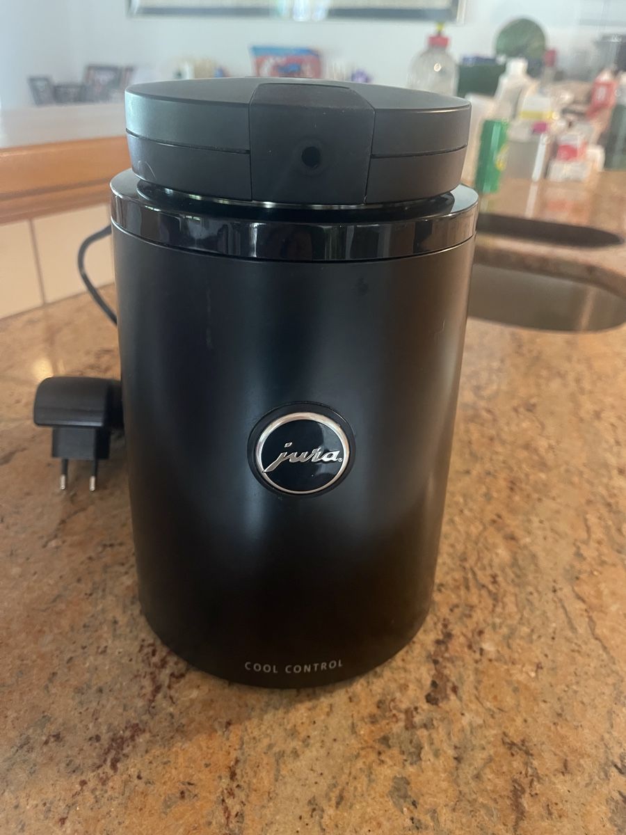 Jura Macchine per caffè & Macchine per espresso: Refroidisseur à lait 1L - Jura Cool Control – Usato da Eschert venduto da Adeline03