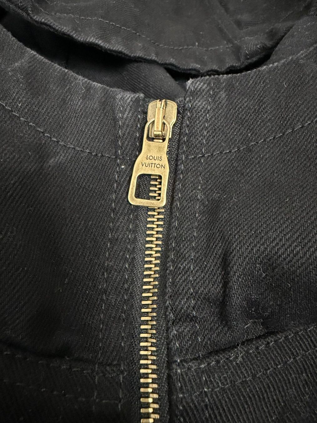 Louis Vuitton Jacken: Louis Vuitton Denim Monogram Hooded Carpenter Work Jacket – Gebraucht aus Biel/Bienne von sami0788480082 4