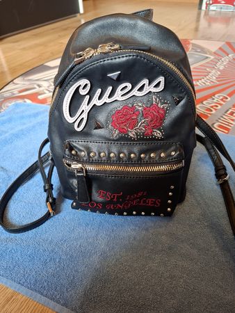 Kleiner süsser Guess Rucksack