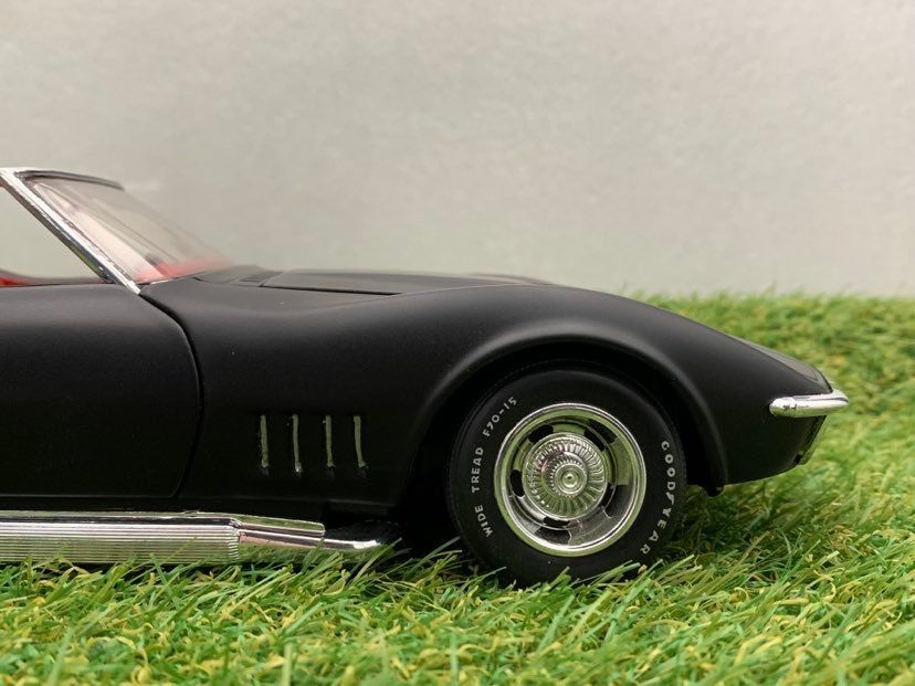 Revell Modellini d'auto: Chevrolet Corvette 1969 1:18 – Usato da Epautheyres venduto da LordSkull 1