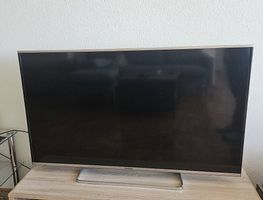 Panasonic TV (TX-48AXW634)