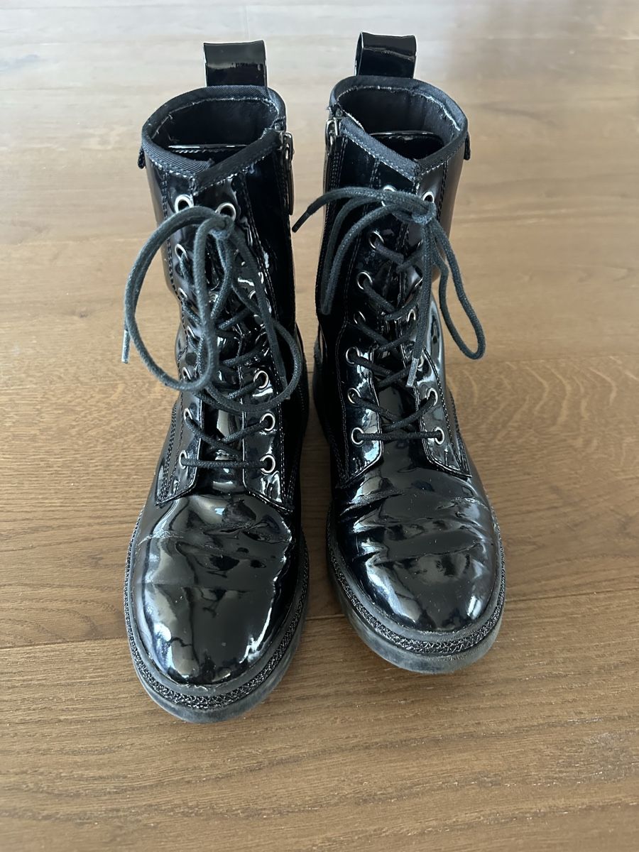 Tamaris Scarpe da donna: Stiefelette von Tamaris in Lack – Usato da Wollerau venduto da sesi2204