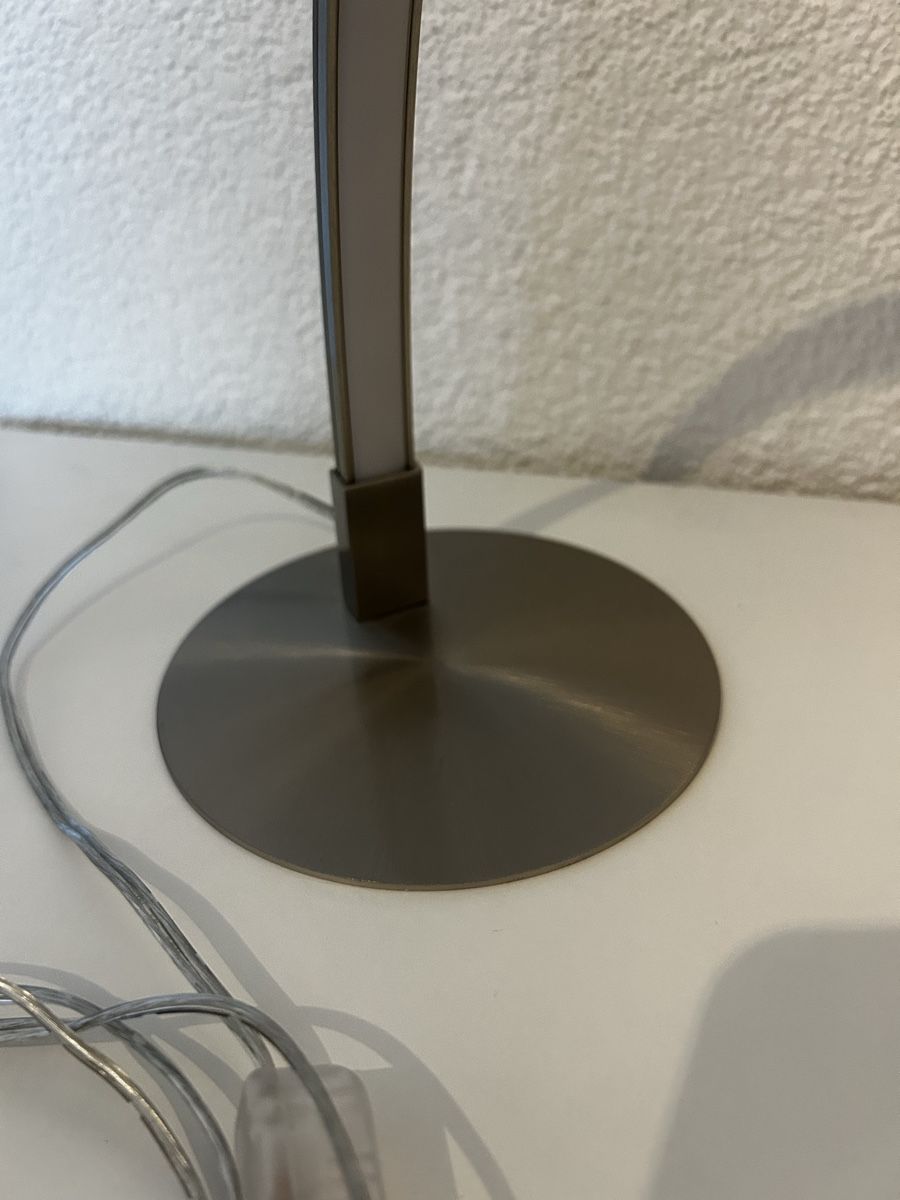 Lampen: Moderne LED Tischlampe gebogen Metall – Gebraucht aus Utzenstorf von Microsaft 3