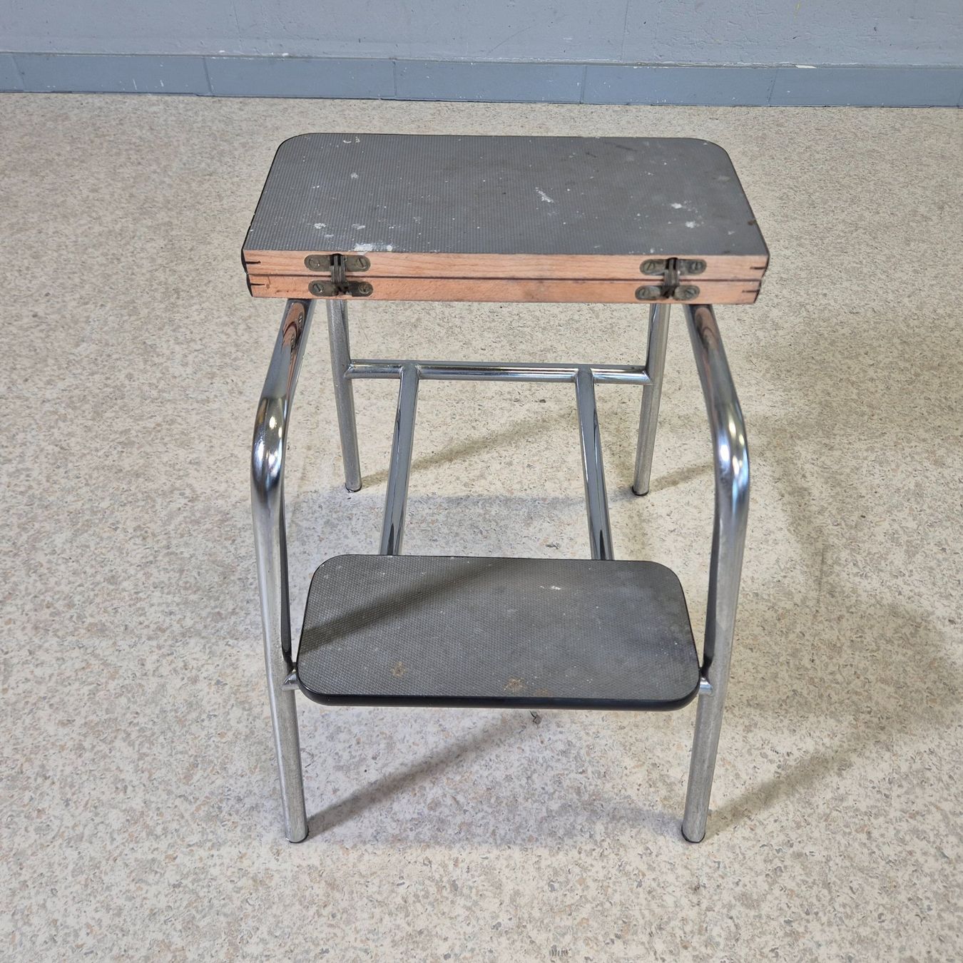 Sgabelli: 70s Simplex Tritthocker Stepstool Küchenhocker 2-Tritt rot – Usato da Nottwil venduto da Wondewa-Shop 3