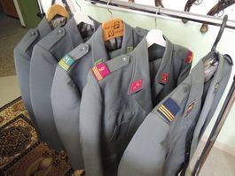 Schweizer Armee Uniformen alle 5 Uniformen zu einem Preis!