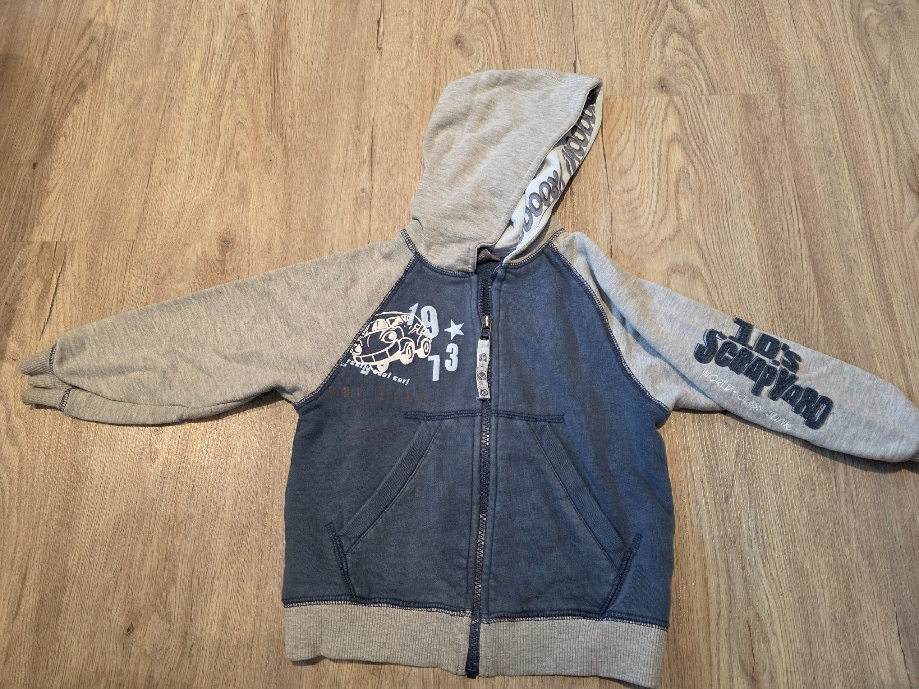 Pullover & Sweatshirts: 2 Kapuzenpullover in Grösse 98 – Gebraucht aus Meiringen von tma_2 3