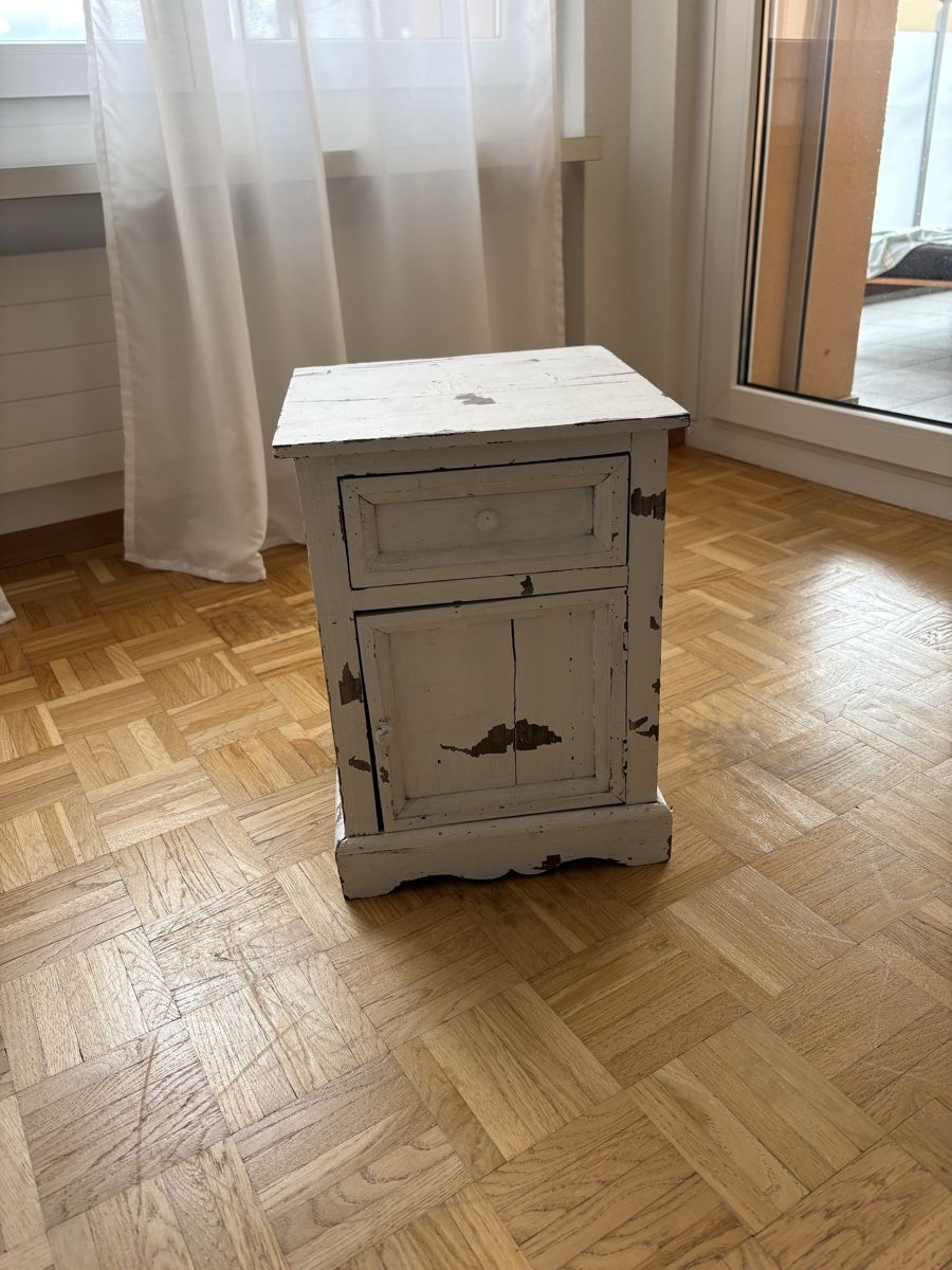 Comodini: Shabby Chic Nachttisch – Usato da Kloten venduto da pschweiz