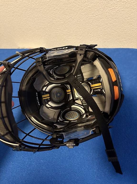 Ccm Caschi: Eishoxkeyhelm CCM grösse L – Usato da Wohlenschwil venduto da michi9999 2