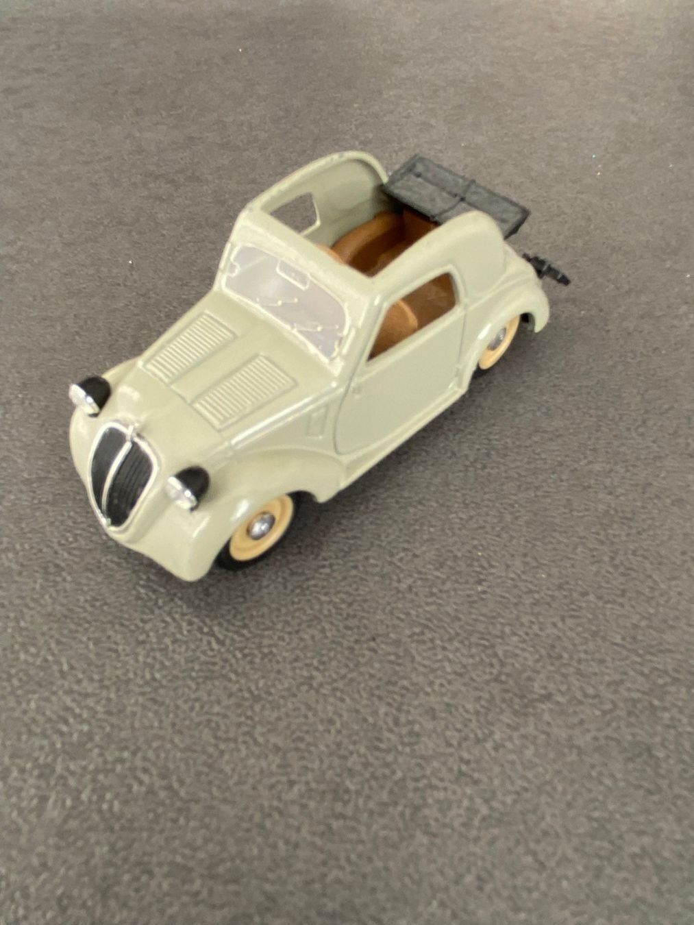 Brumm Modellautos: Brumm voiture italienne découvrable, grise – Gebraucht aus Meyrin von Abac007