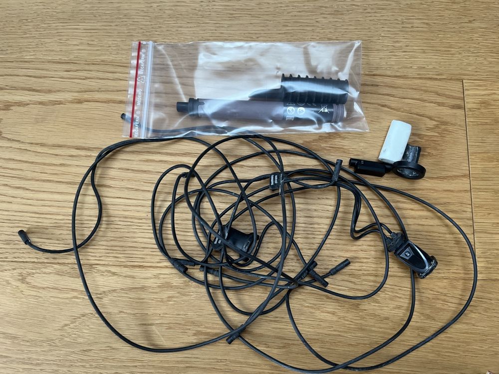 Shimano Di2 Kabel, Junction Boxes und Akku (Gebraucht) in Hildisrieden ...