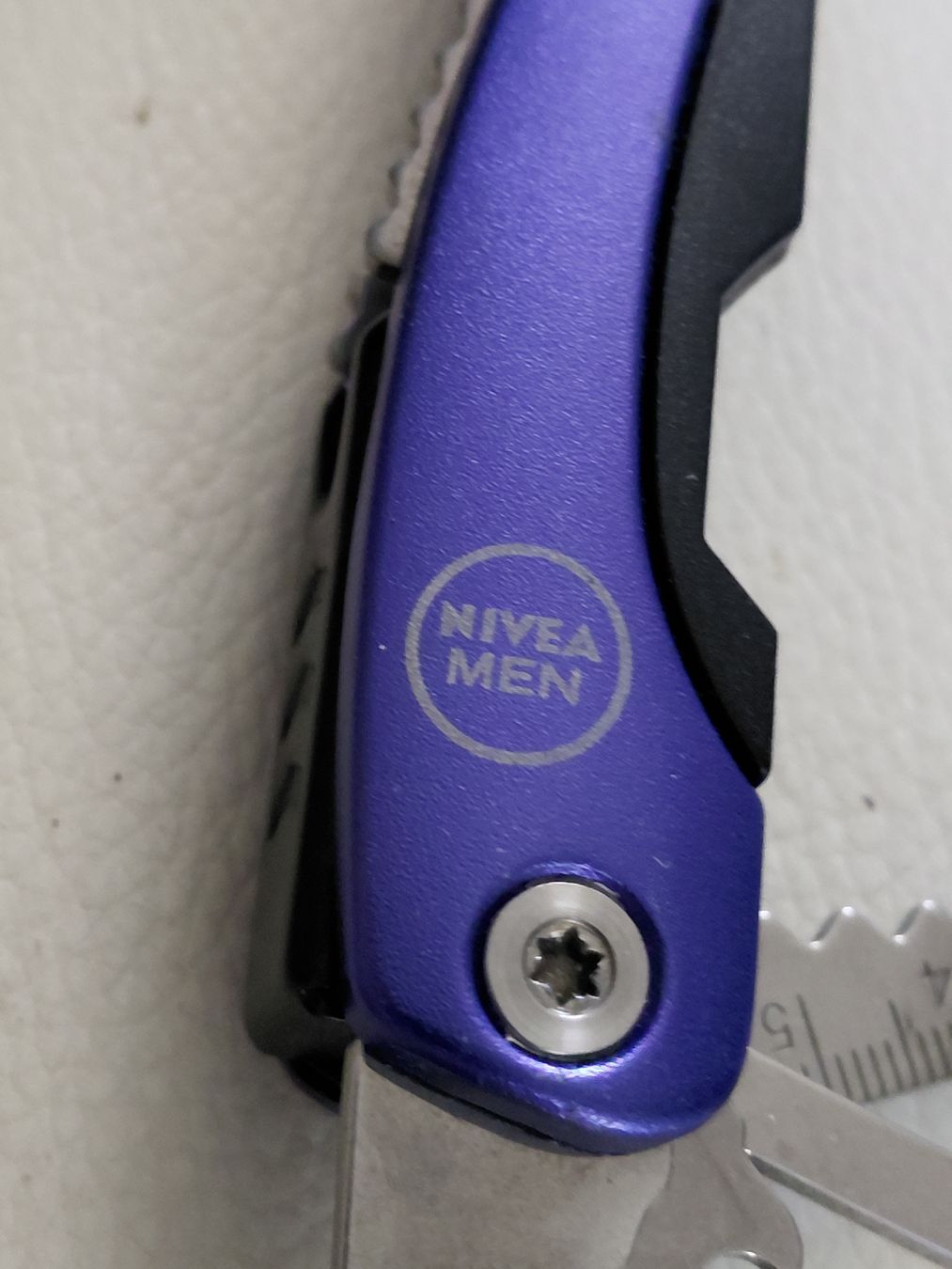 Tutti gli attrezzi: Multitool Nivea Men lila top zustand – Usato da Belp venduto da mar_76s8 1