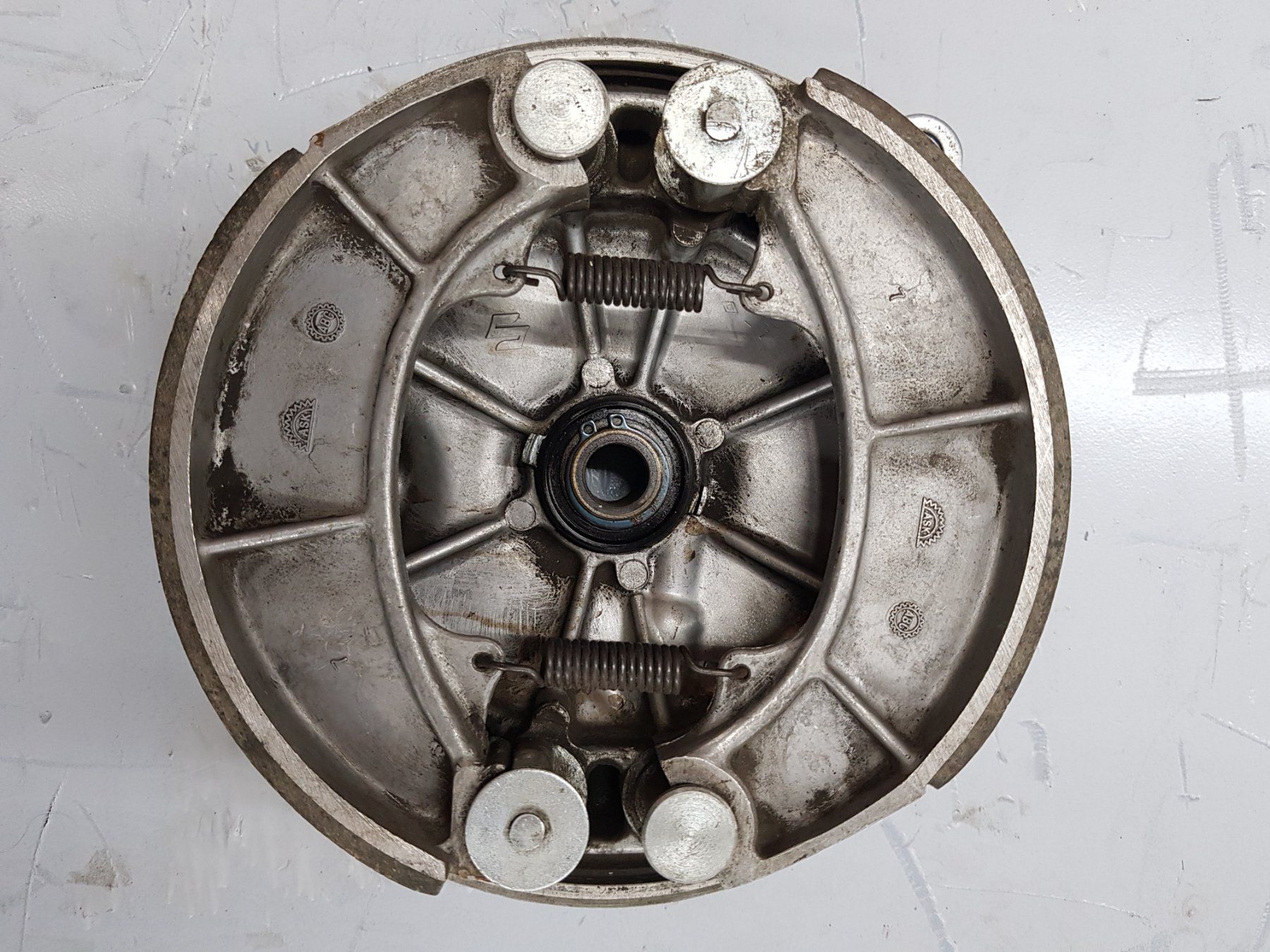 Suzuki Alle Motorradersatzteile: Suzuki T  Duplex Bremse 180mm – Gebraucht aus heiden von Dezibell 1