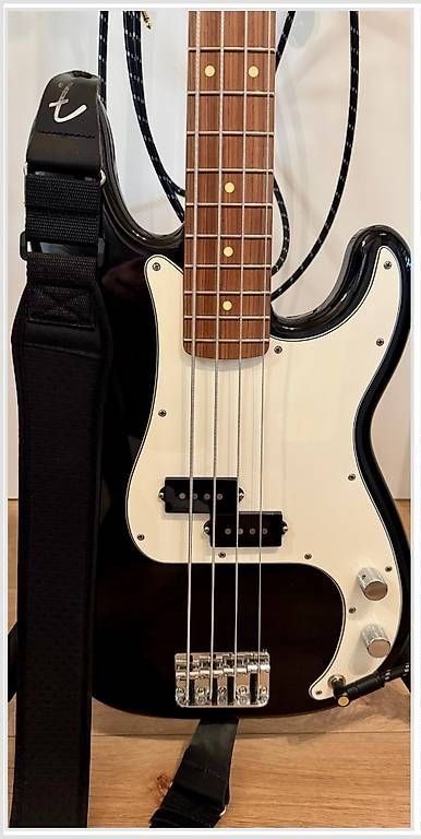Musikinstrumente: Fender Player Precision Bass PF Black – Neu (gemäss Beschreibung) aus Wengi b. Büren von Cobra79 1