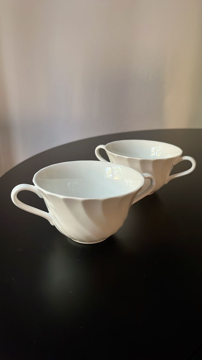 Geschirrsets: Wegwood bone China 2 cups, Perfect Condition – Gebraucht aus Zürich von Nowstalgia