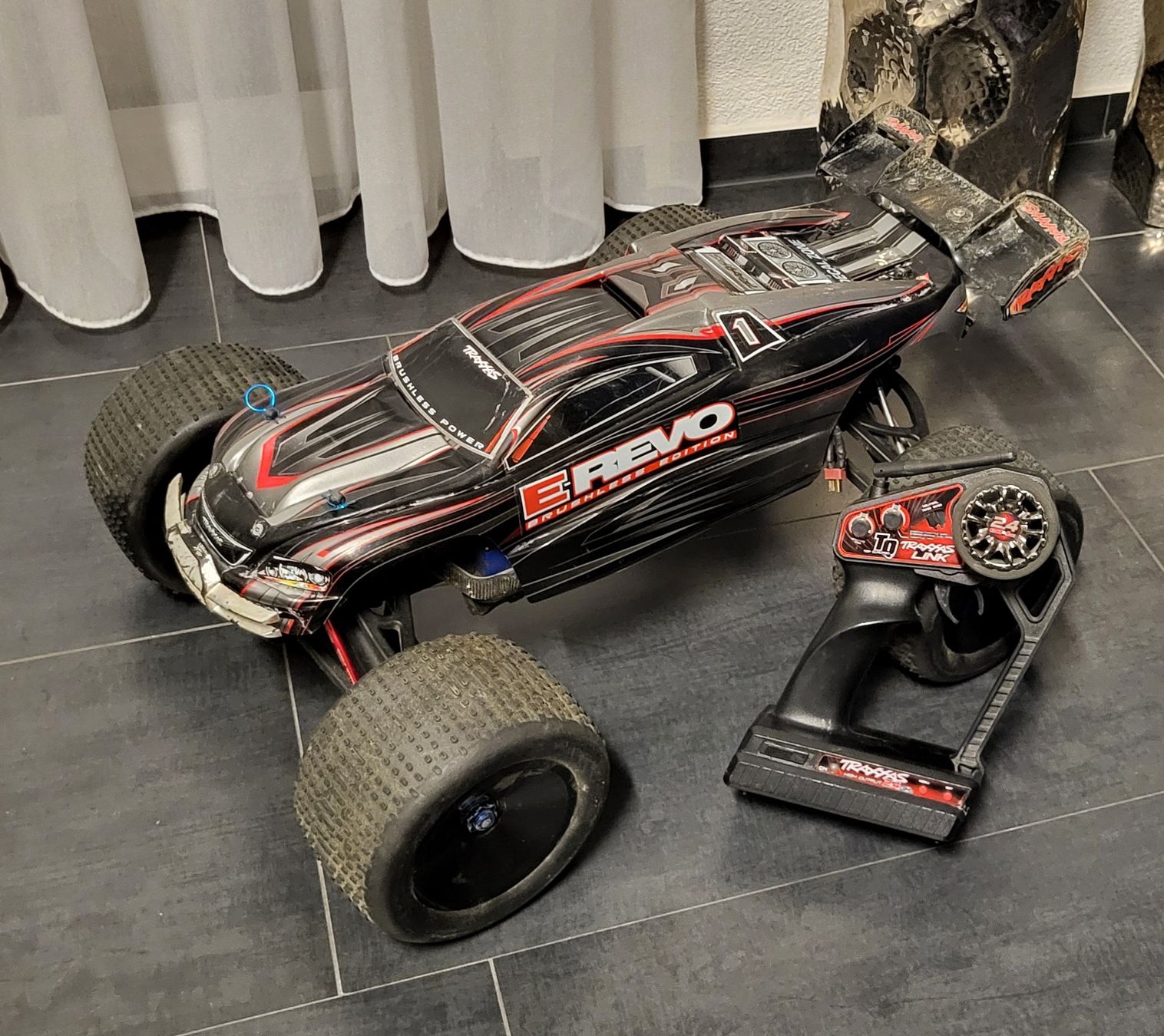 Traxxas RC Modellbau: TRAXXAS E-REVO zu verkaufen – Gebraucht aus islikon von mir_8cbw